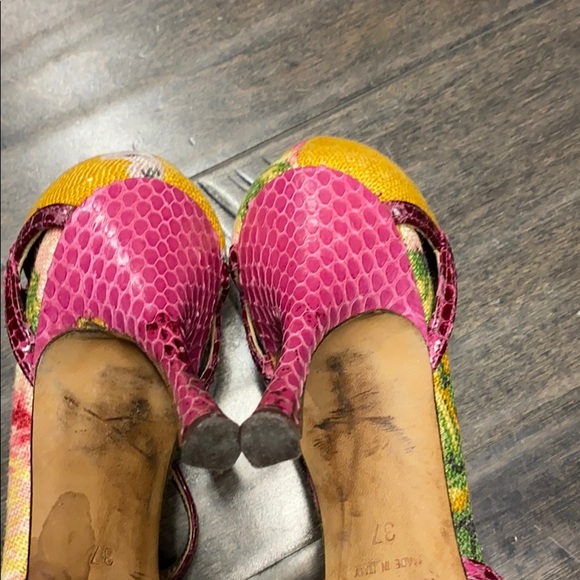 Dolce and Gabbana Floral heels - Picture 5 of 12